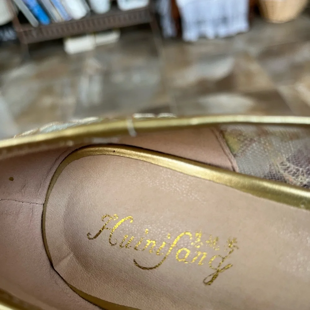 NWT Beautiful heels. Size 38 US 7.5
